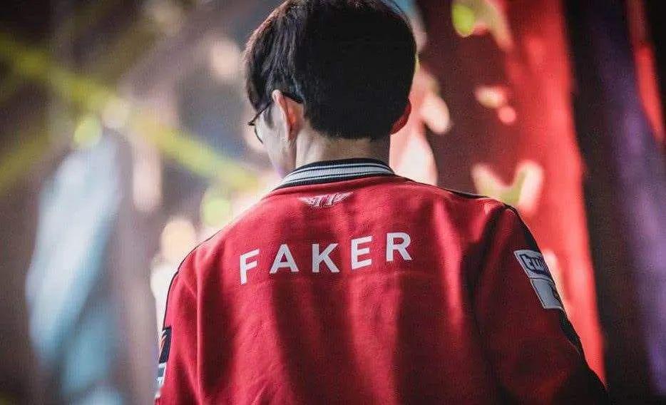 ropz 在整场比赛中取得了22次击杀，但他无法带领队友获得5次双位数击杀。 Vitality 轻松赢得了第一张地图。