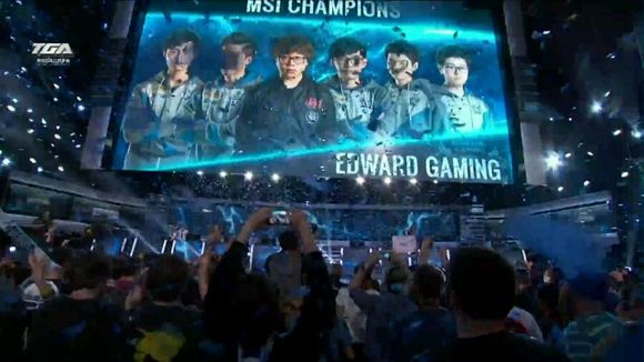 RNG教练：虽然进季后赛的机会不大 但大家没有放弃 这就是电竞精神