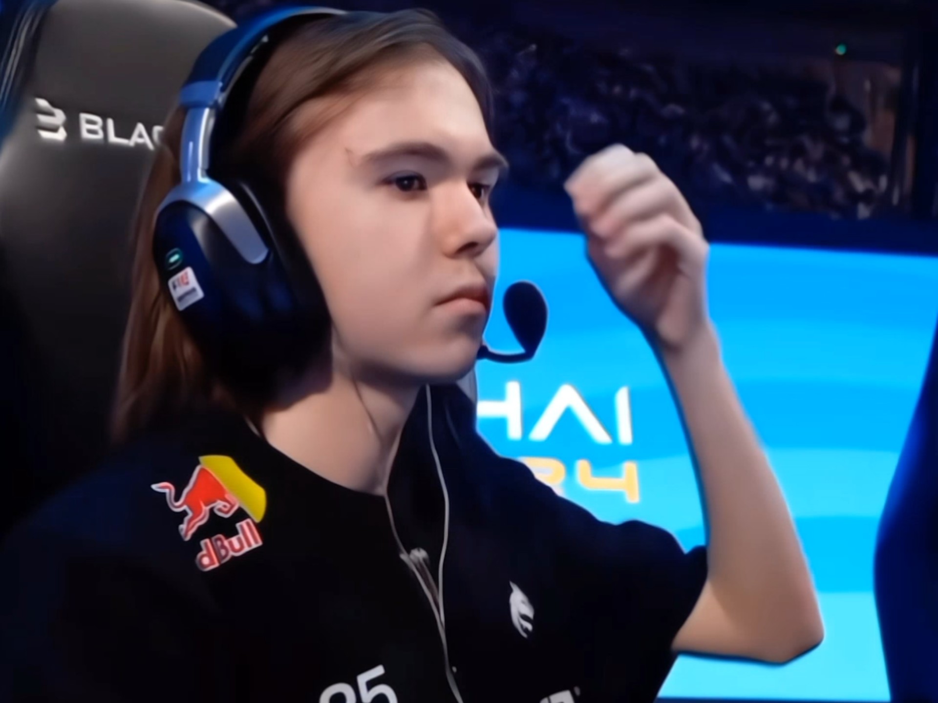 今天的德国杯首发阵容： Tarzan 对阵他旧俱乐部 Weibo Gaming